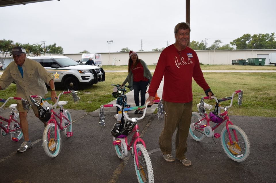 United Way Holiday Project volunteers